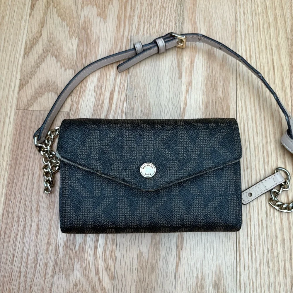 Michael Kors Signature Brown Logo Phone Crossbody Purse Wallet Strap Broken